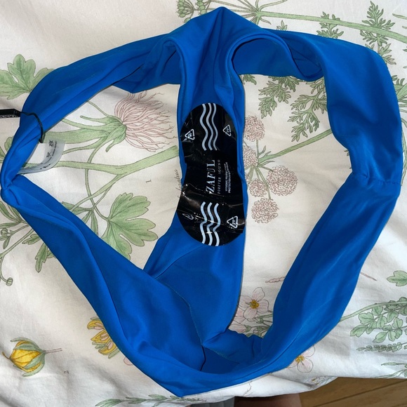 Bikini - Picture 5 of 5